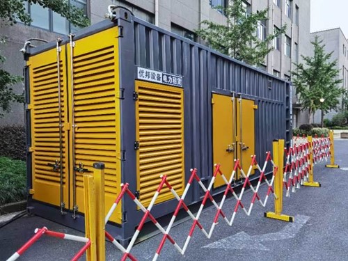 九真镇如何使用转速表检查发动机的转速？