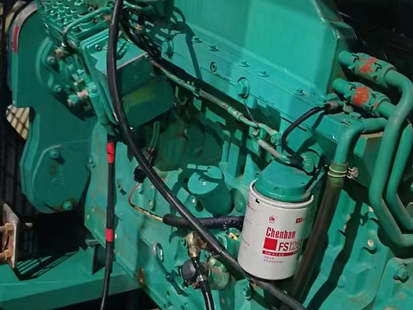 九真镇如何确定新的发电机组控制系统是否与原系统兼容？