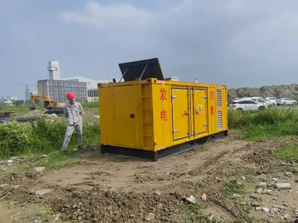 九真镇200KW柴油发电机机组每小时的油耗量受哪些因素影响？