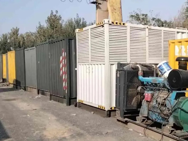 九真镇200KW柴油发电机机组每小时油耗是多少？