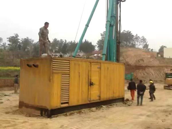 九真镇如何判断水冷式机油散热器密封件是否需要更换？